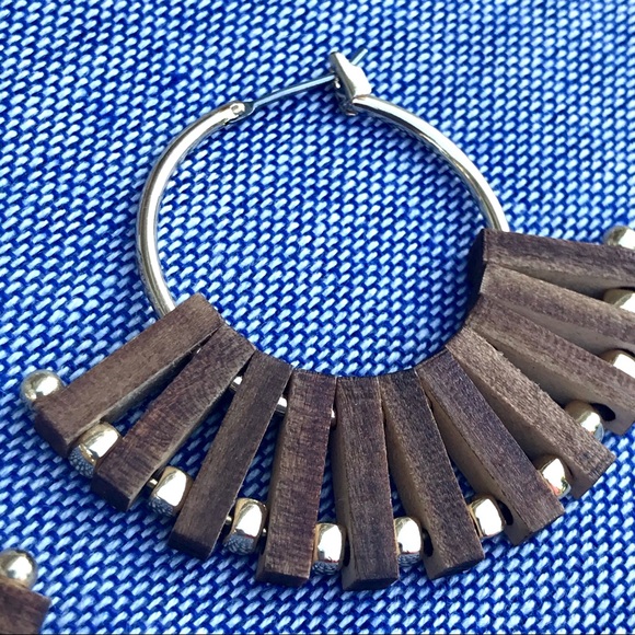 β¨HPx2β¨ Wood & Gold-Tone Hoop Earrings - Picture 5 of 5